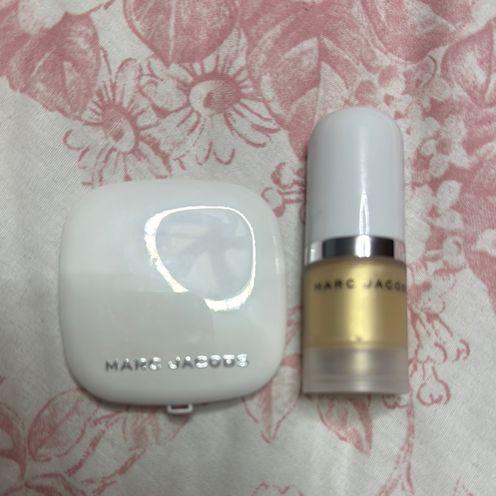 Marc Jacobs Gold and White Foundation